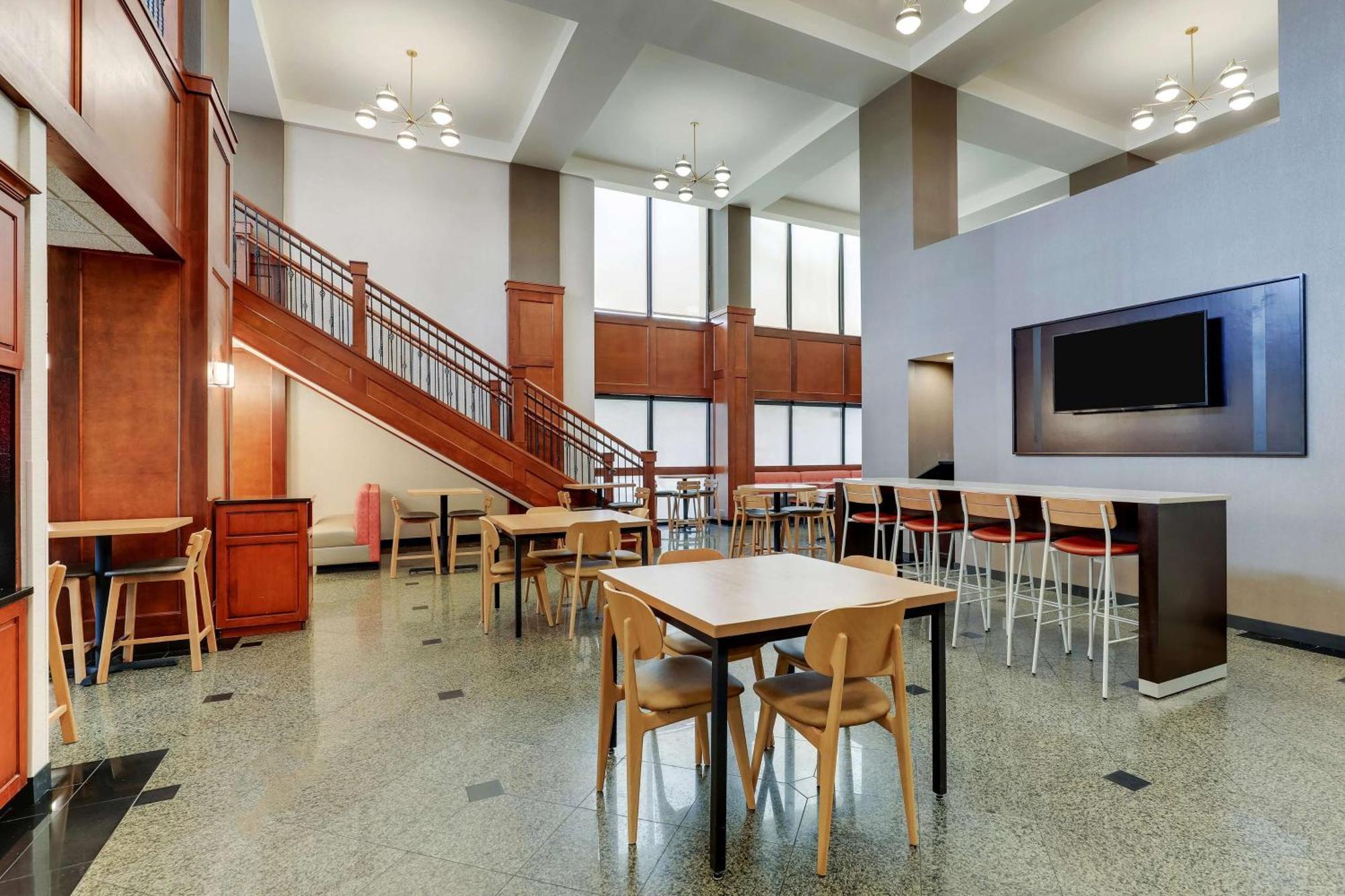 Drury Inn & Suites Birmingham Lakeshore Drive מראה חיצוני תמונה