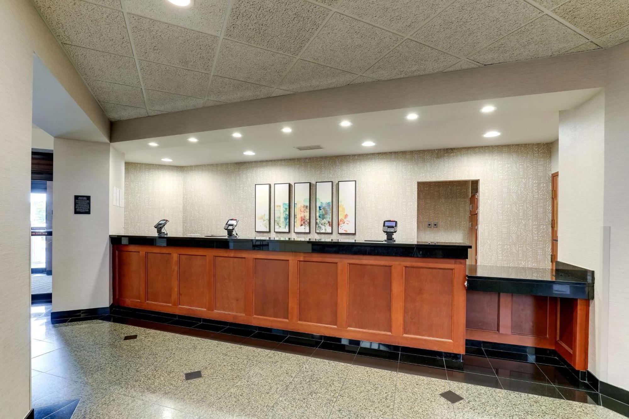 Drury Inn & Suites Birmingham Lakeshore Drive מראה חיצוני תמונה