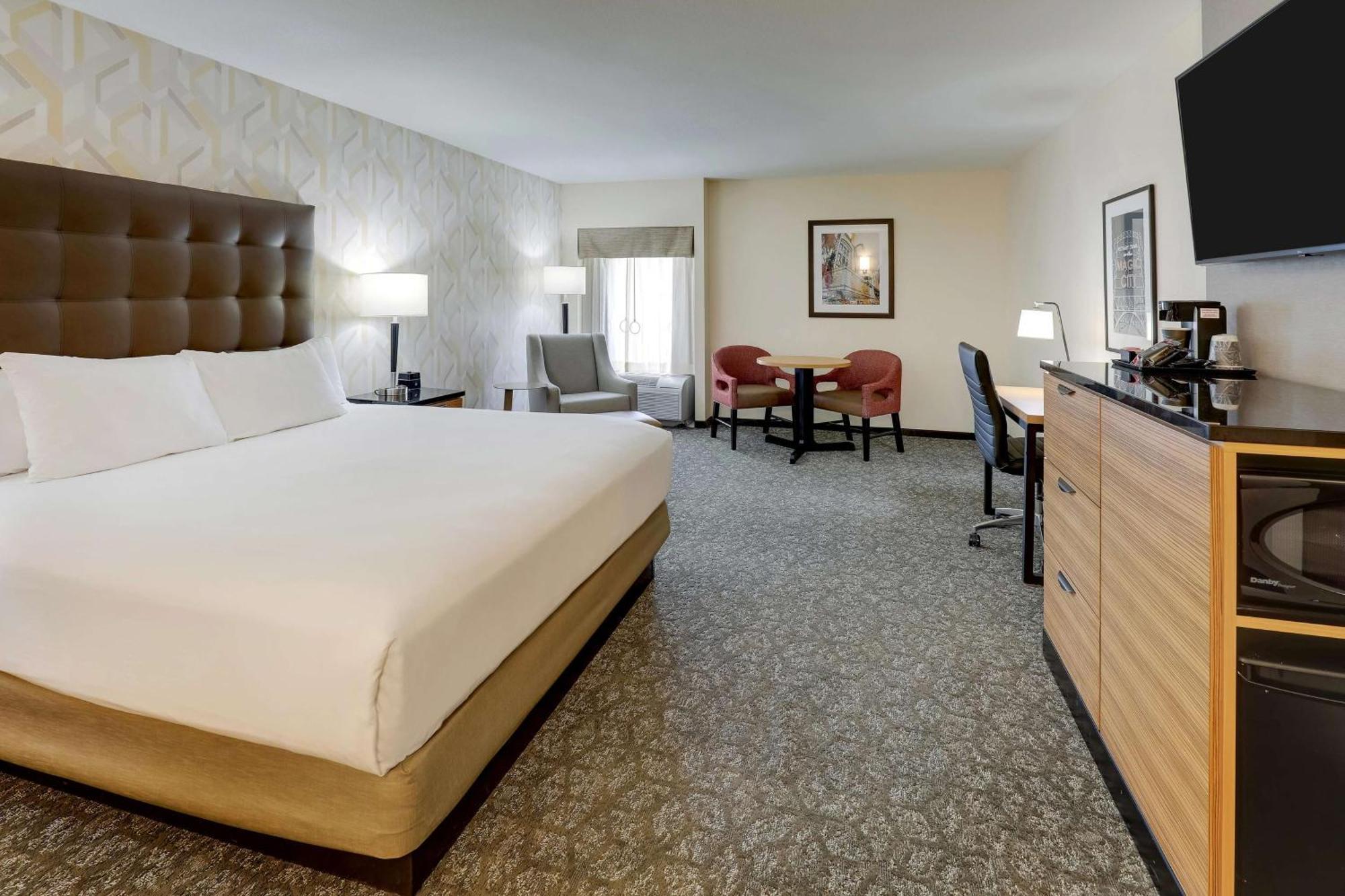 Drury Inn & Suites Birmingham Lakeshore Drive מראה חיצוני תמונה