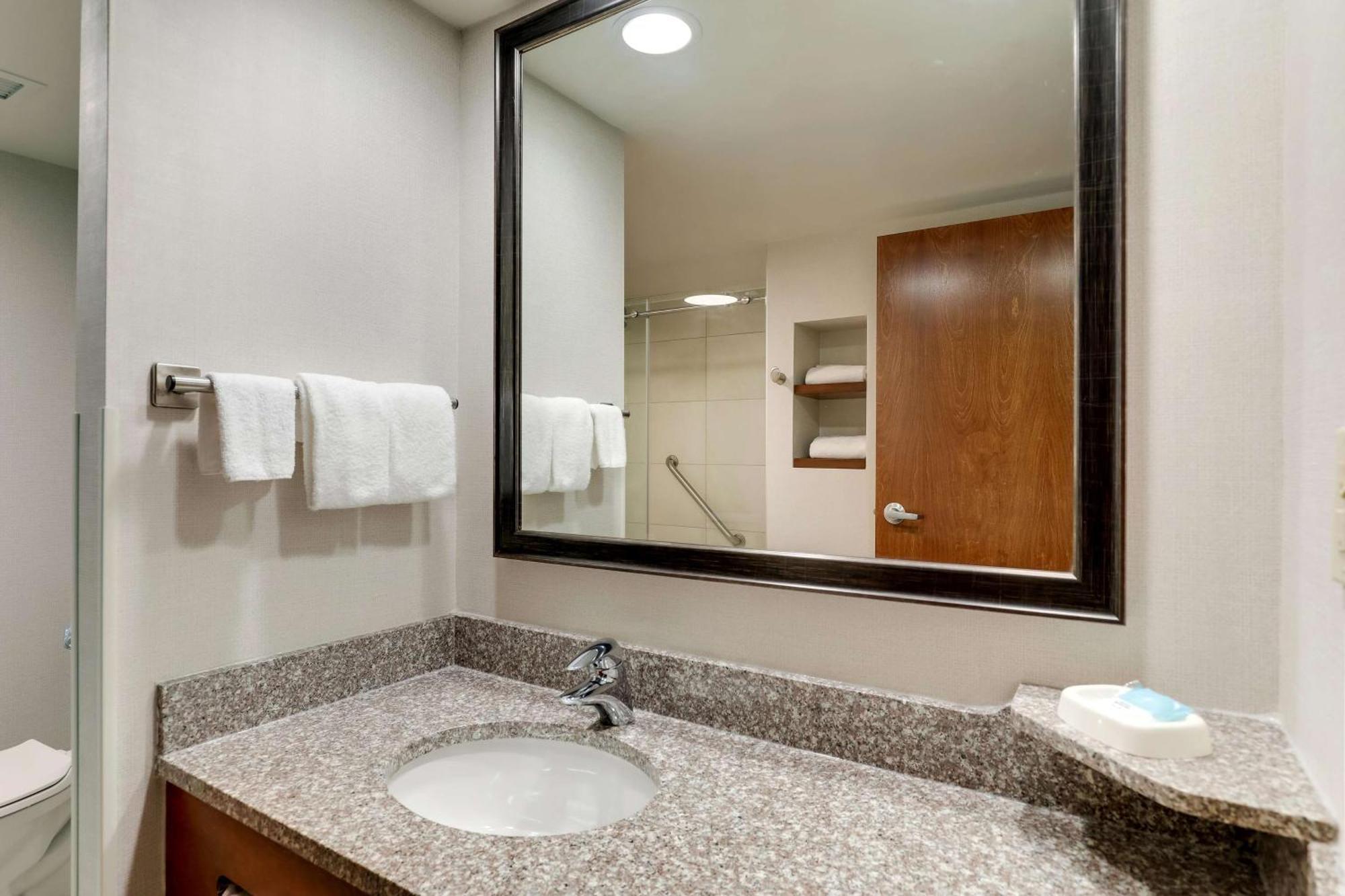 Drury Inn & Suites Birmingham Lakeshore Drive מראה חיצוני תמונה