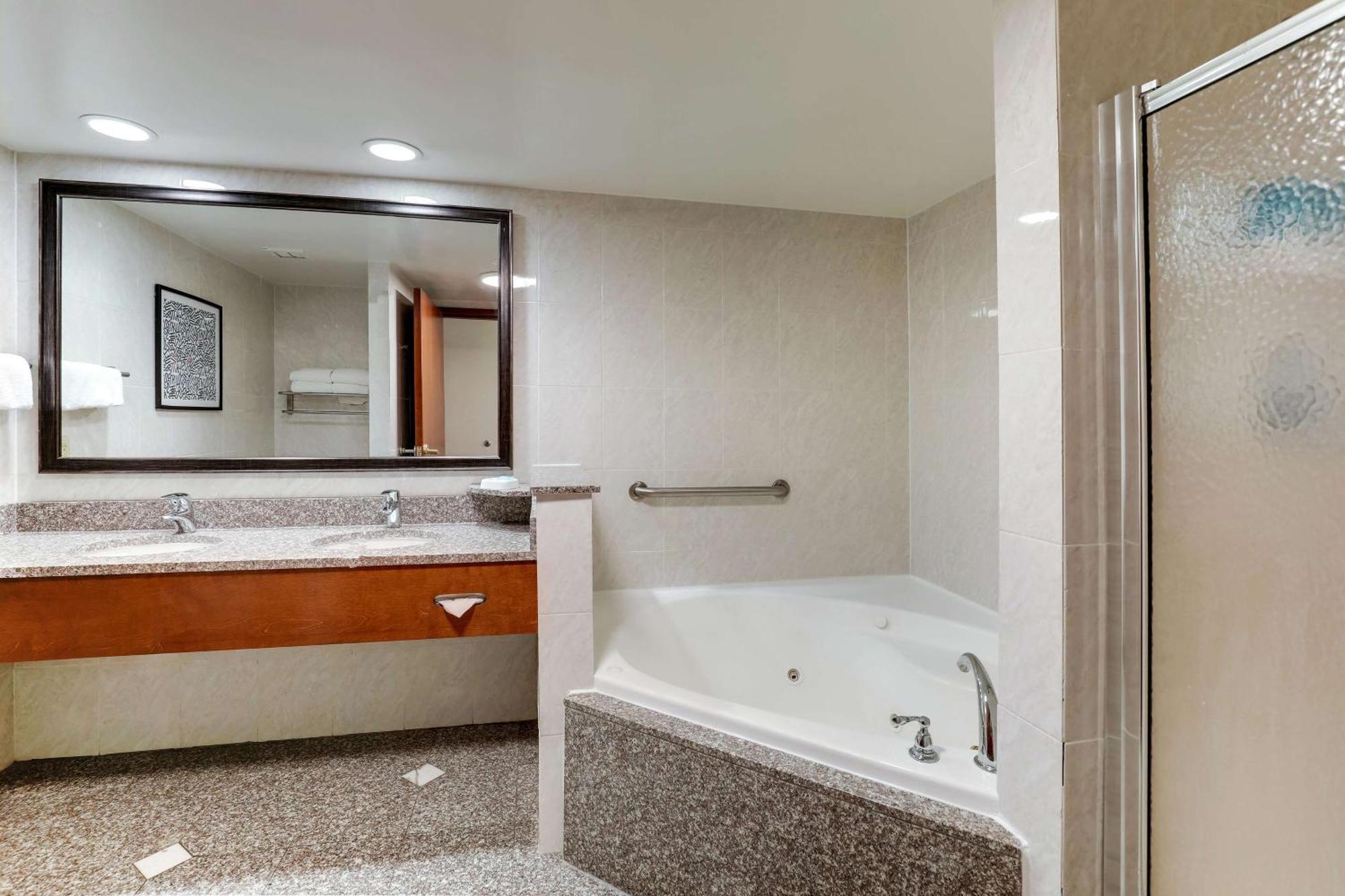 Drury Inn & Suites Birmingham Lakeshore Drive מראה חיצוני תמונה